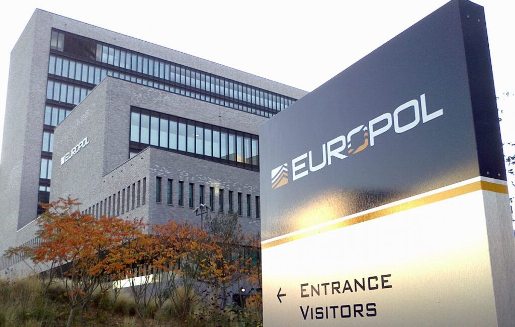 Europol: Προσοχή κυκλοφορούν πλαστά πιστοποιητικά αρνητικών τεστ κορωνοϊού