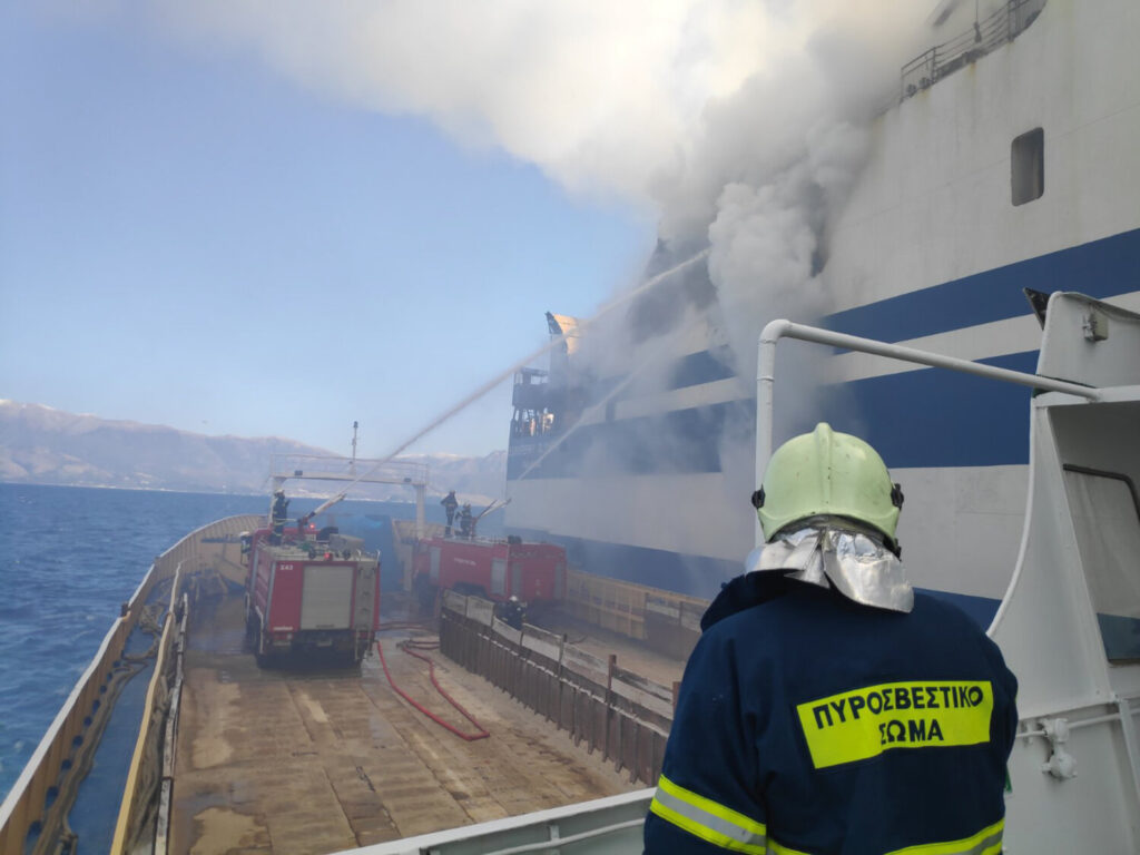 Euroferry Olympia: Τέσσερις συνολικά νεκροί έχουν ανασυρθεί από το καμένο πλοίο