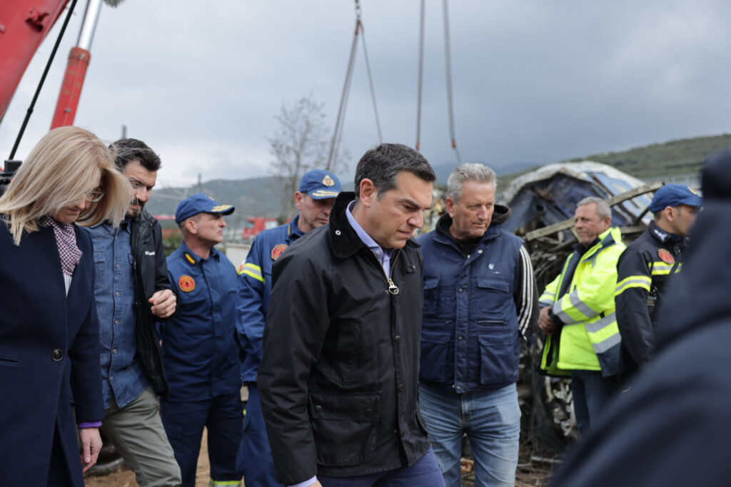 Tέμπη – Αλέξης Τσίπρας:  Ζούμε μία αδιανόητη τραγωδία – Δεν θα μιλήσω για ευθύνες τώρα