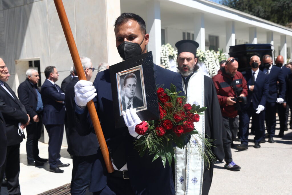 Γιώργος Μπόμπολας: Στο Α΄ Νεκροταφείο η κηδεία – Δείτε εικόνες