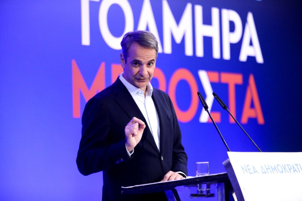 Μητσοτάκης: “Mπορεί να ψηφίσετε ΠΑΣΟΚ και να σας βγει πρωθυπουργός Τσίπρας και υπουργός Οικονομικών ο Βαρουφάκης»! (video)