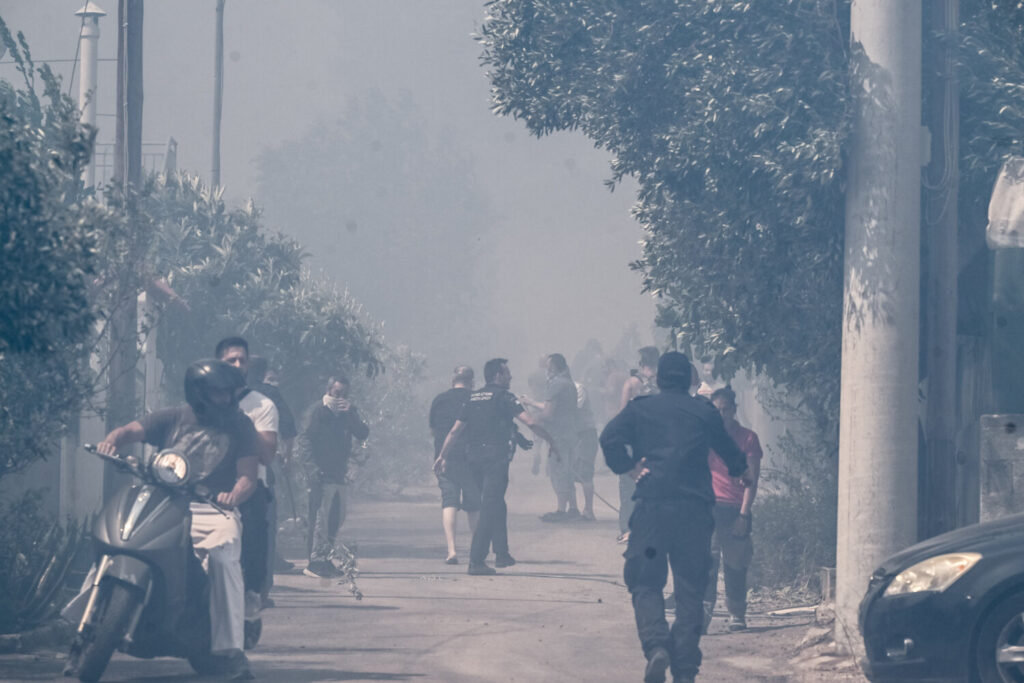 Φωτιά στη Σταμάτα: Στο νοσοκομείο με εγκαύματα ένας άνδρας