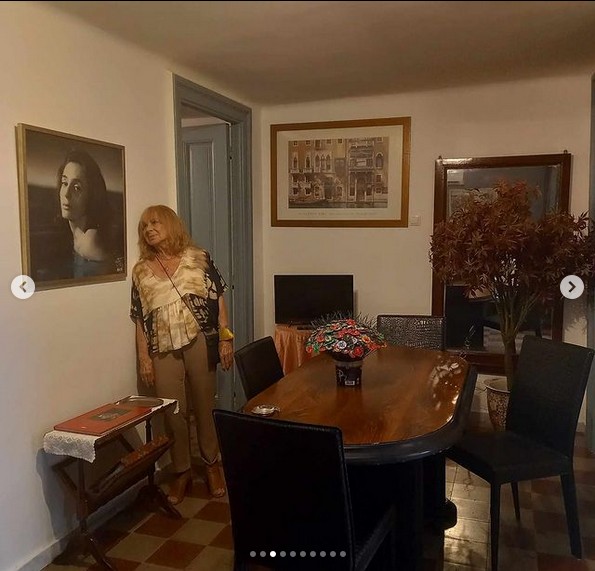 Άννα Φόνσου: «Σαν σκηνικό έργου», λέει για το νέο της σπίτι μετά την έξωση από το διαμέρισμά της