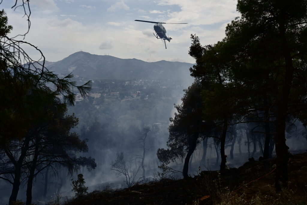 Φωτιά στην Λέσβο – Βρέθηκε απανθρακωμένο άτομο μέσα σε αυτοκίνητο στην περιοχή