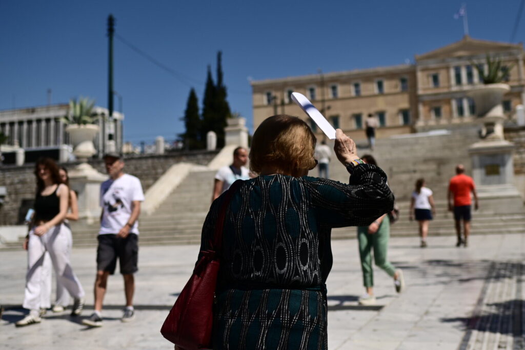 Καιρός: Από τον καύσωνα σε… βροχές και καταιγίδες – Ποιες περιοχές θα επηρεαστούν – Τι είναι το θερμικό στρες