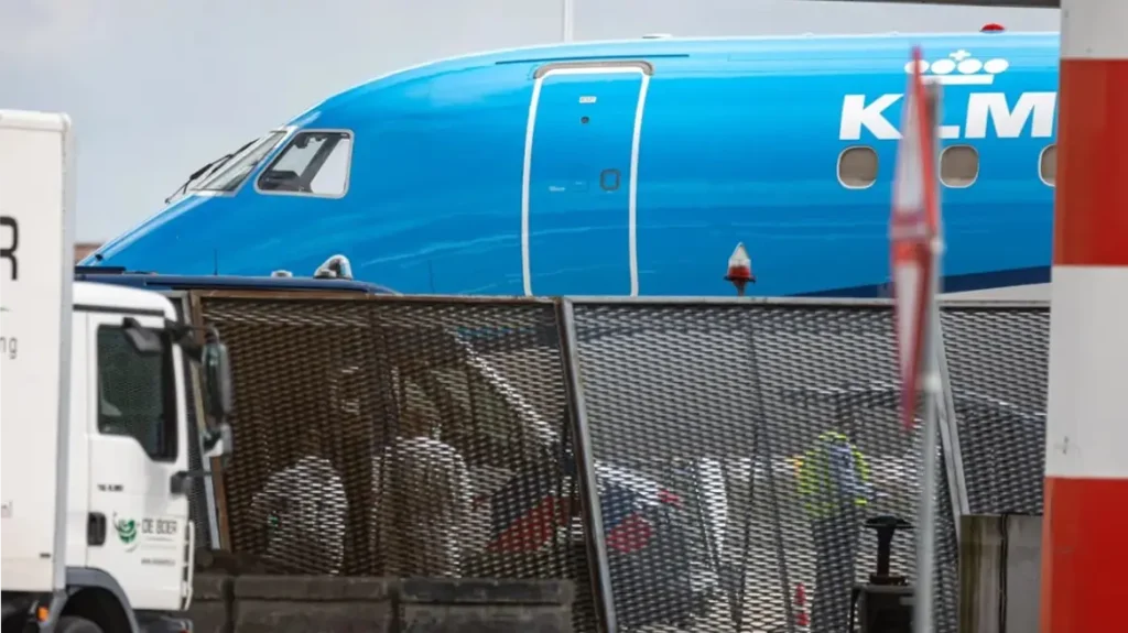 Τραγωδία στο αεροδρόμιο του Άμστερνταμ: Κινητήρας αεροσκάφους «ρούφηξε» άνθρωπο μπροστά τα μάτια των επιβατών