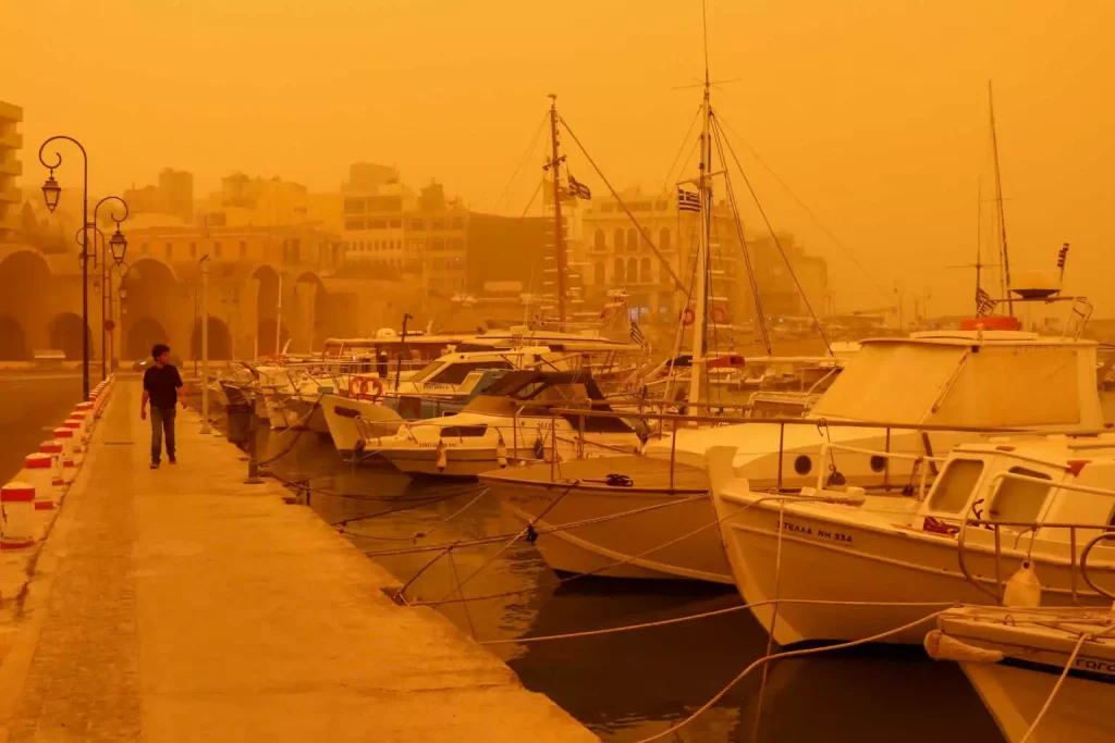 Καιρός- Meteo: Η αφρικανική σκόνη  μας πνίγει –  Στην Κρήτη η θερμοκρασία ξεπέρασε τους 35 °C