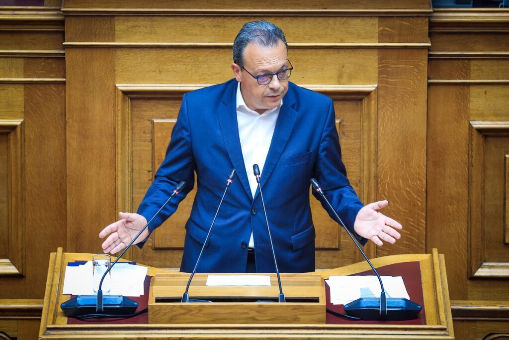 Βουλή- Φάμελλος: «Το μεγαλύτερο πρόβλημα της χώρας είναι ο κ. Μητσοτάκης και η πολιτική του»
