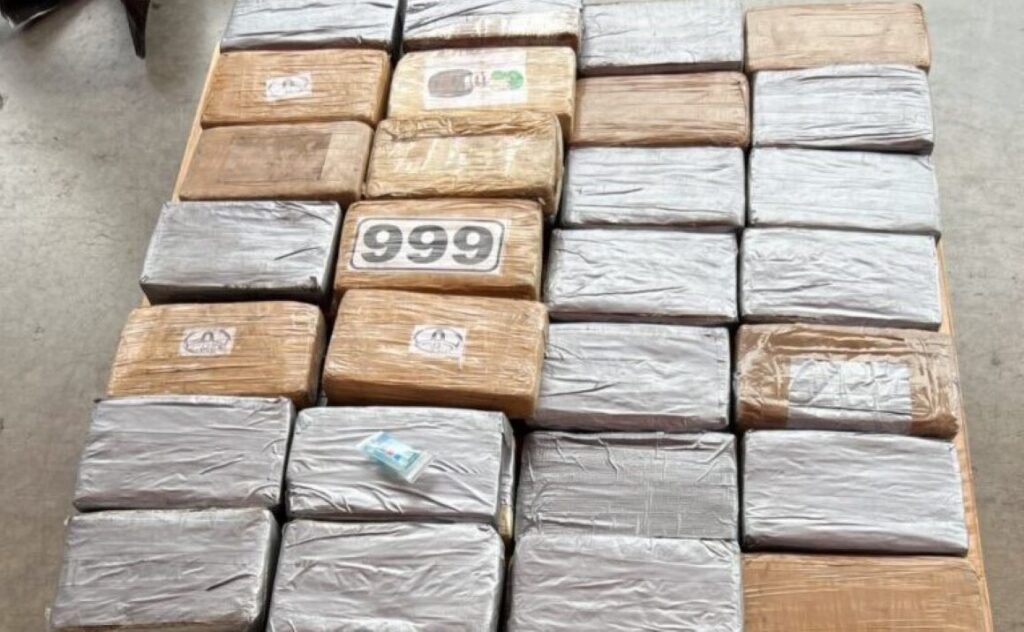 Λιμάνι Πειραιά: Eντόπισαν πάνω από 200 κιλά κοκαΐνης σε κοντέινερ με γαρίδες – Τέσσερις συλλήψεις