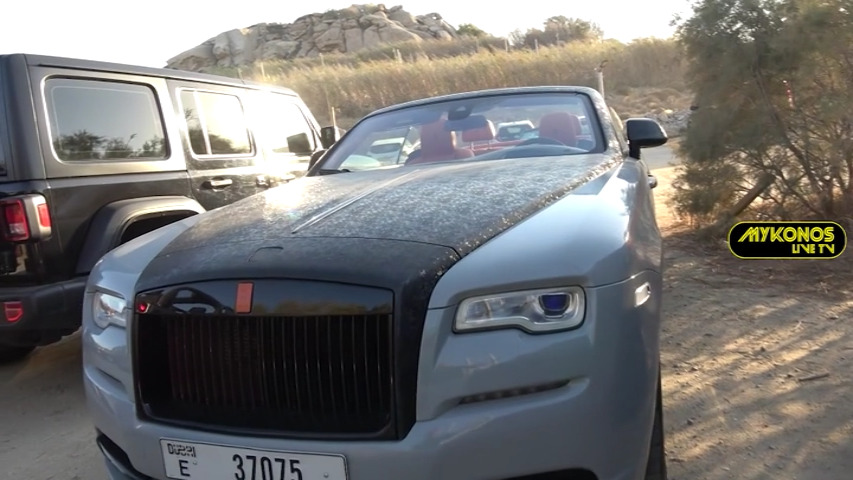 Μύκονος: Εντυπωσιάζει  η υπερπολυτελής καμπριολέ Rolls Royce – Σε ποιόν ανήκει (βίντεο)