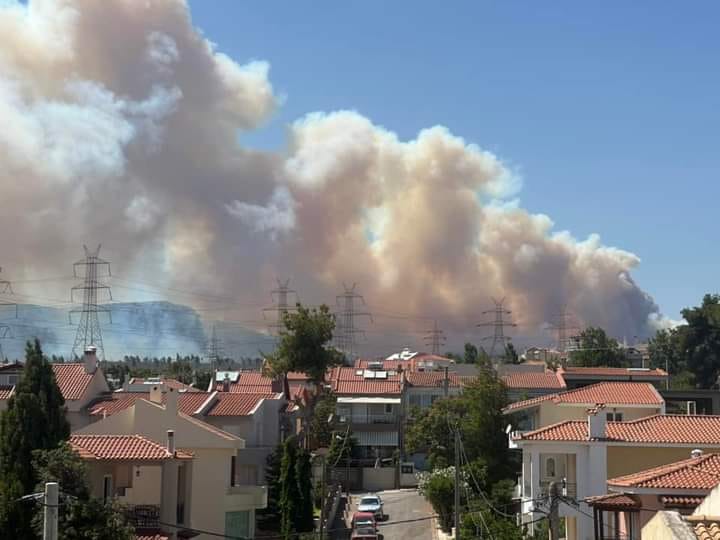 Γνωστός ορθοπεδικός συνελήφθη με τη σύντροφό του για έξι εμπρησμούς στη Νέα Μάκρη – Αναζητείται ο 16χρονος γιος της κατηγορούμενης