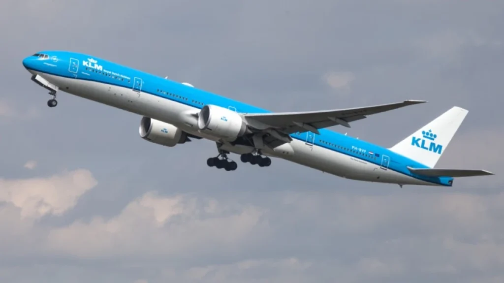 Νέο θρίλερ με Boeing : Αεροσκάφος της KLM επέστρεψε στο Αμστερνταμ έπειτα από τεχνικό πρόβλημα