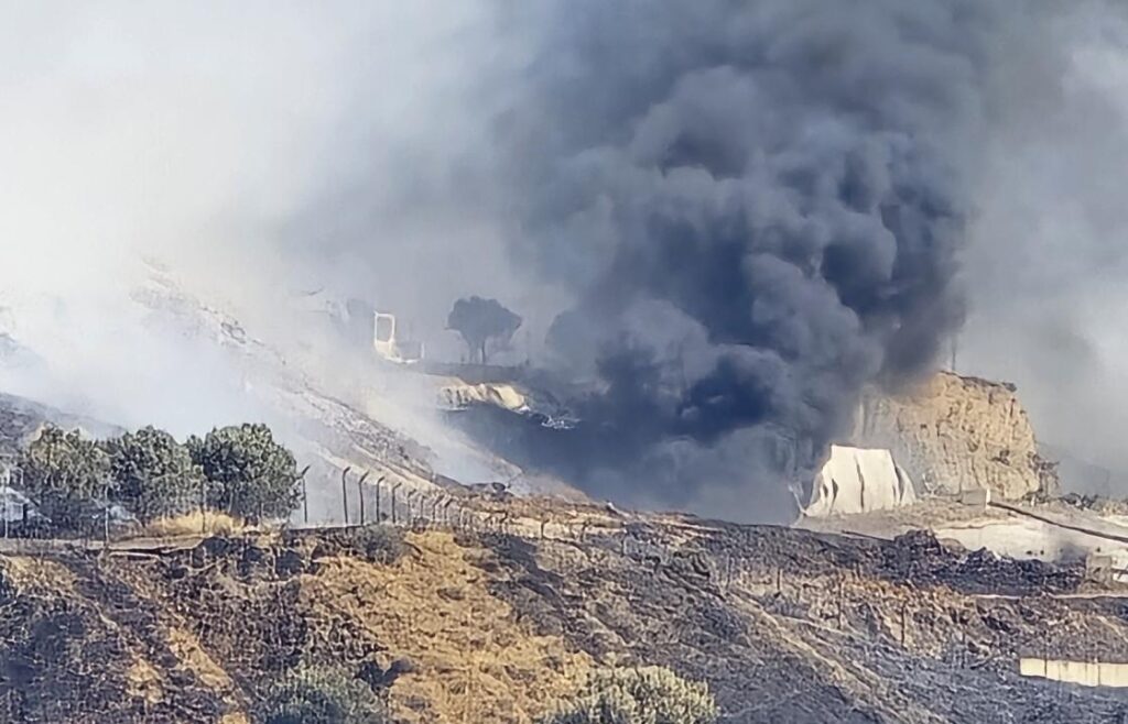 Μάχη με τις φλόγες σε Χίο και Κώ , ενισχύονται οι δυνάμεις – Τραυματίστηκαν 2 πυροσβέστες – Νέα φωτιά στο Κατωφύγι Ηρακλείου, εστάλη 112 στους κατοίκους (βίντεο)