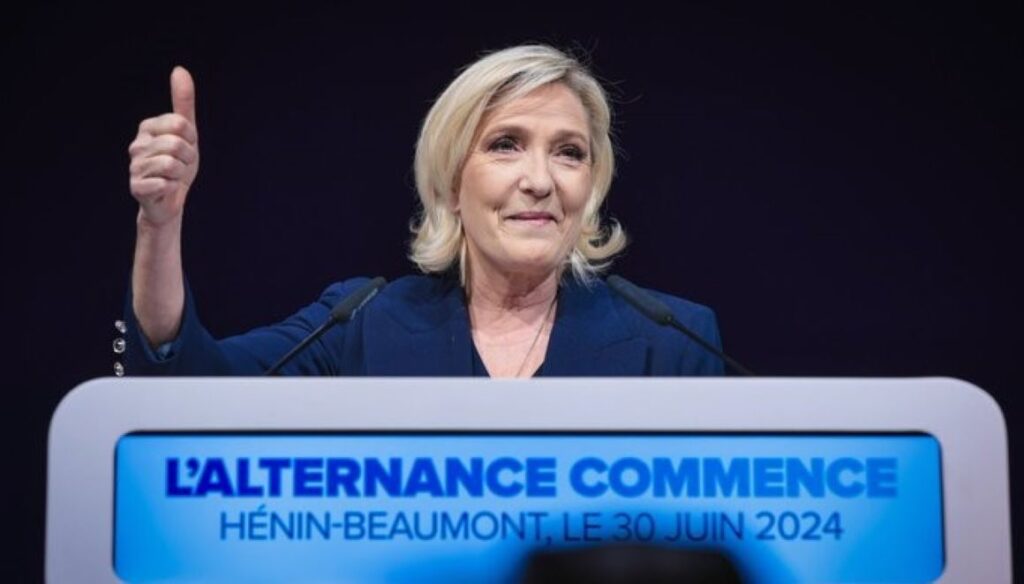 Εκλογές στη Γαλλία: Νίκη της Λεπέν με 34,5% – Τρίτος ο Μακρόν – Ζητά συστράτευση των δημοκρατικών δυνάμεων στο β΄ γύρο