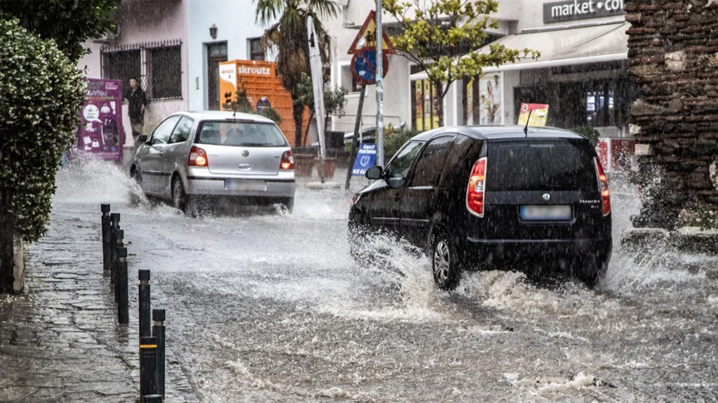 Καιρός: Ήχησε το 112 στην Πελοπόννησο για επικίνδυνα φαινόμενα – Καταιγίδες  και στην Αττική