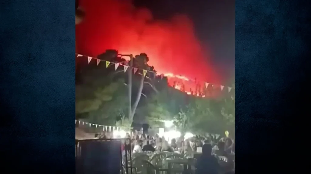 Zάκυνθος: Διασκέδαζαν σε πανηγύρι, ενώ η φωτιά έκαιγε ανεξέλεγκτα – Βίντεο