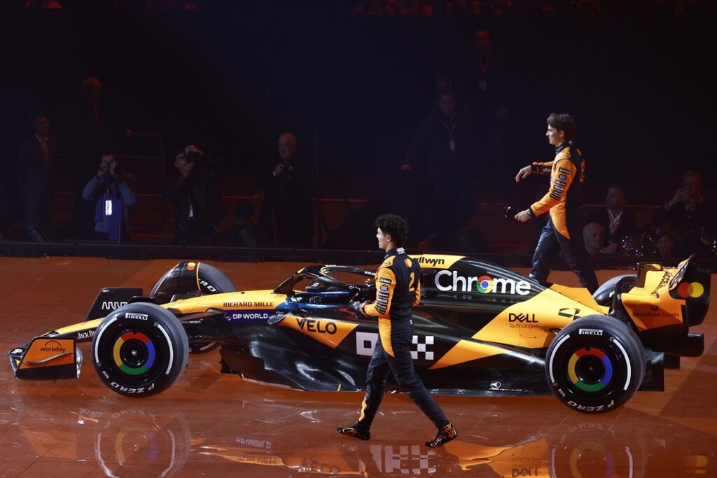 McLaren και Allwyn μαζί στην παρουσίαση της ομάδας στην O2 Arena – H μητρική του ΟΠΑΠ βρέθηκε στη φαντασμαγορική πρεμιέρα της Formula 1 στο Λονδίνο