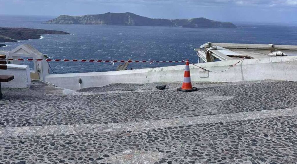 Σαντορίνη: Σε κατάσταση έκτακτης ανάγκης ο Δήμος  Θήρας λόγω των σεισμών